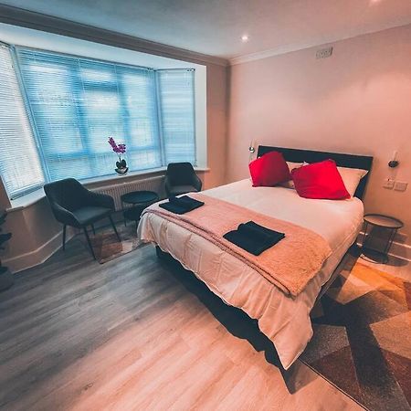 Modern 3 Ground Floor Parking And Garden Apartment บอร์นมัธ ภายนอก รูปภาพ