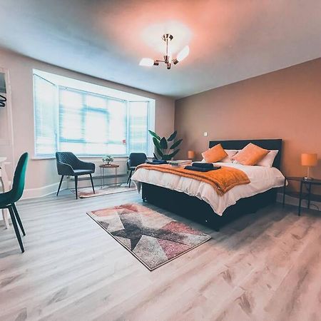 Modern 3 Ground Floor Parking And Garden Apartment บอร์นมัธ ภายนอก รูปภาพ