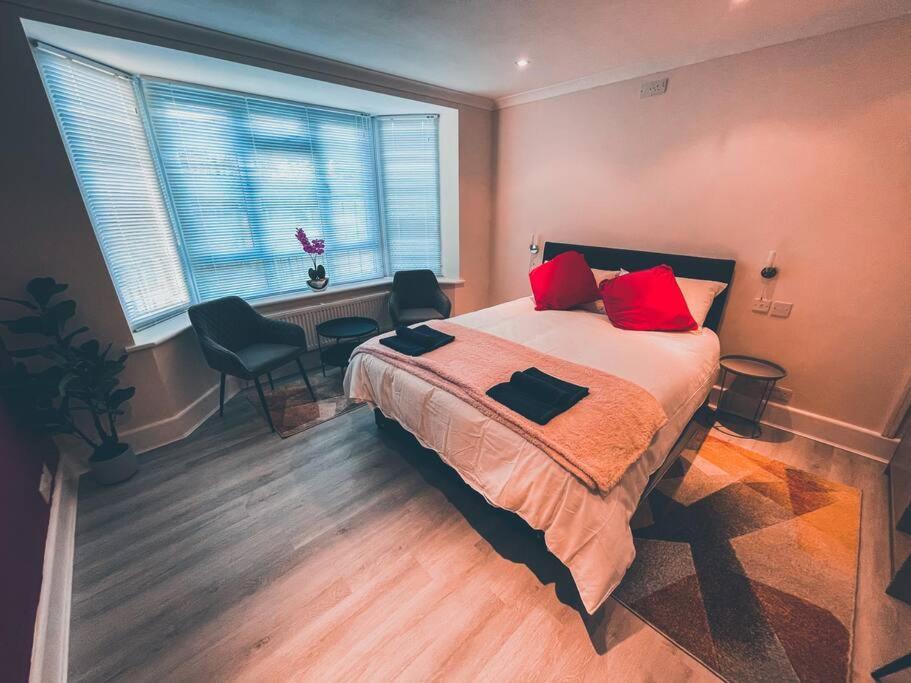 Modern 3 Ground Floor Parking And Garden Apartment บอร์นมัธ ภายนอก รูปภาพ