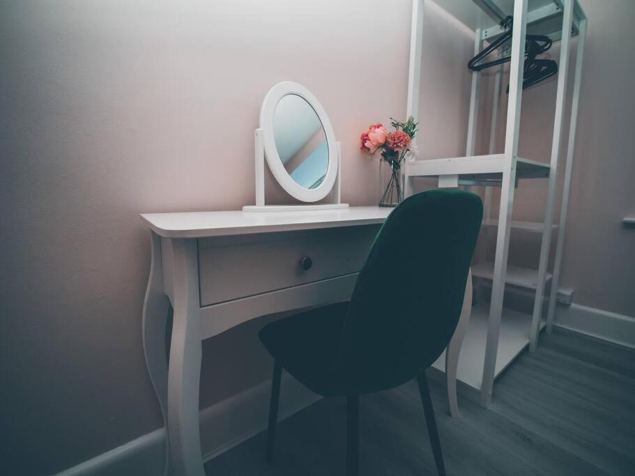 Modern 3 Ground Floor Parking And Garden Apartment บอร์นมัธ ภายนอก รูปภาพ