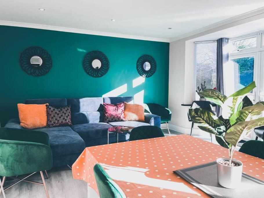 Modern 3 Ground Floor Parking And Garden Apartment บอร์นมัธ ภายนอก รูปภาพ