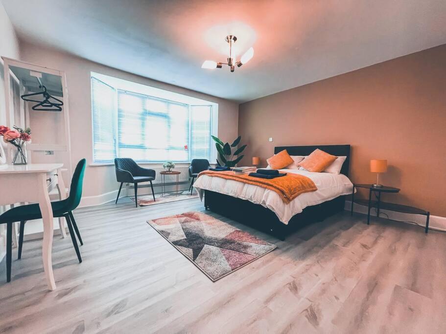 Modern 3 Ground Floor Parking And Garden Apartment บอร์นมัธ ภายนอก รูปภาพ